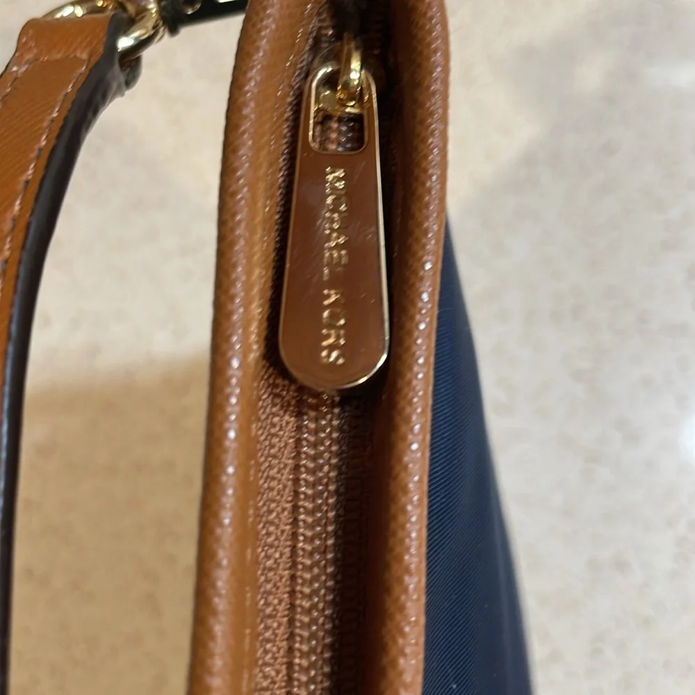 Michael Kors VINTAGE + PRISTINE Navy & Brown Large Wristlet Clutch